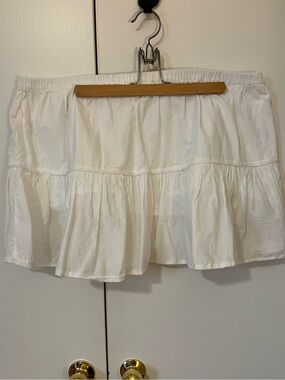 H&M Plus Size White Tiered Mini Skirt - Lightweight Ruffled Design